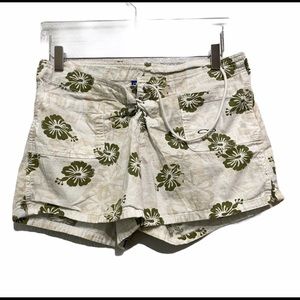 ☘️OP girls Hawaiian style flowered shorts Size 11